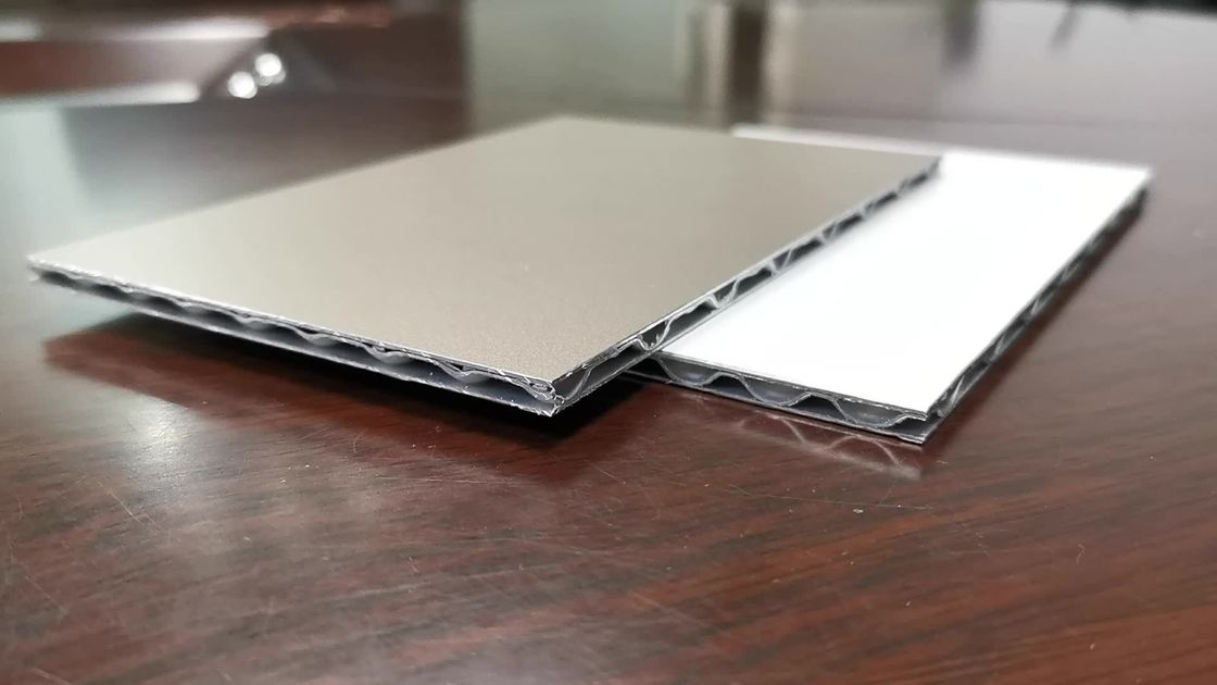 8 মিমি এসিপি rugেউখেলান অ্যালুমিনিয়াম rugেউখেলান ছাদ শীট প্যানেল 1500 মিমি গ্লস এসজিএস